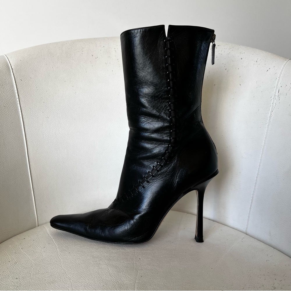 ̟̎ ̟ ̘༼ ༎ຶ ෴ ༎ຶ༽ ̟ ̟̎ ̟ ̘ SOLD DEPOP

Vintage Jimmy Choo Black Mid Calf Boots